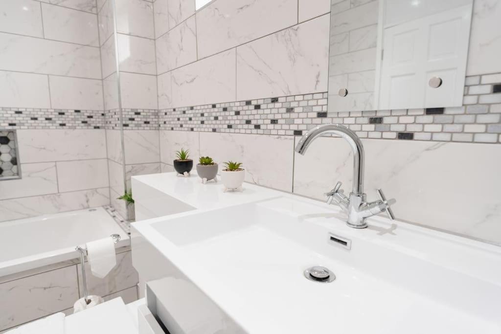 Prenton House, 3Br Close To Liverpool Birkenhead Luaran gambar